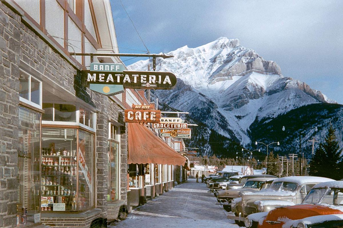 fred-herzog-vancouver-streets-in-1950s-and-1960s-02