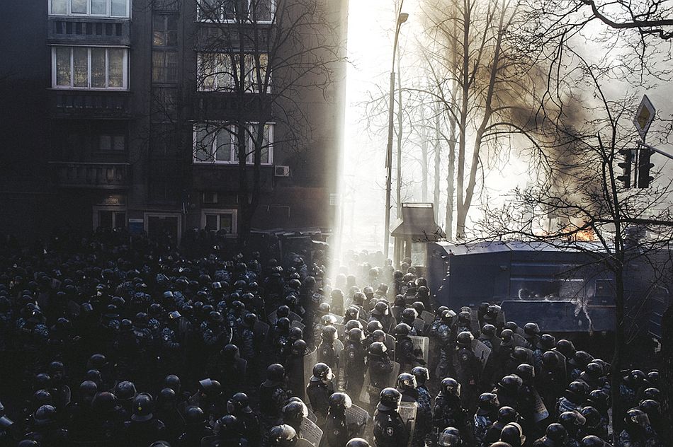 Riot police began to storm Maidan after clashes on Shelkovichna street. Kiev, Feb. 18, 2014. (RUS)Беркут идет штурмом на майдан после столкновения на ул. Шелковчиная.