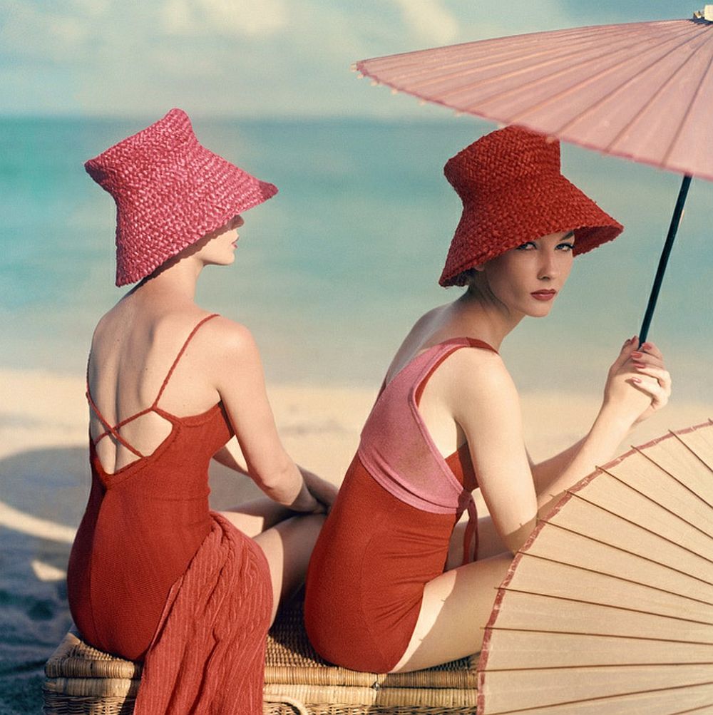 luxury-sunbathing-captured-by-vogue-1940s-and-1950s-06