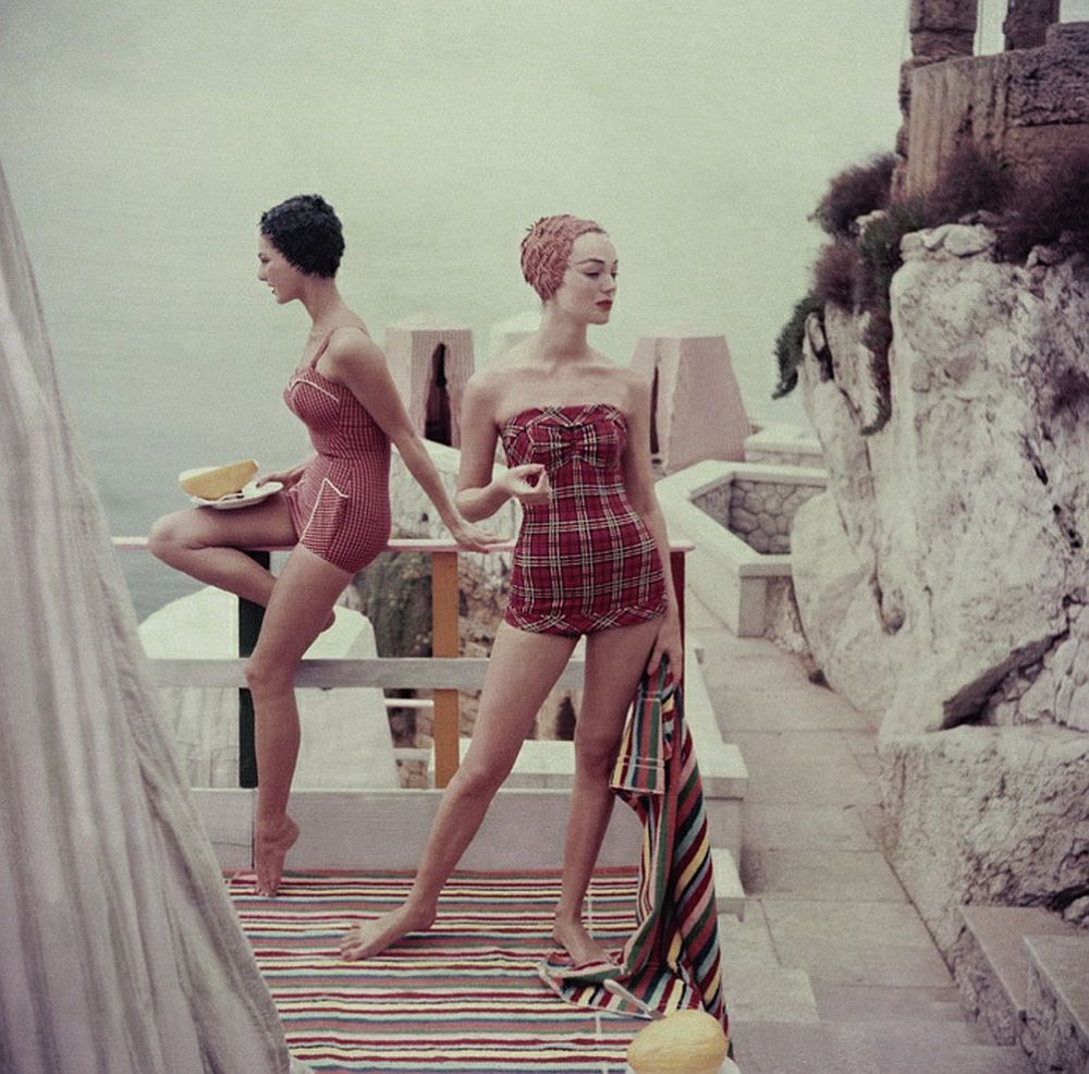 luxury-sunbathing-captured-by-vogue-1940s-and-1950s-08