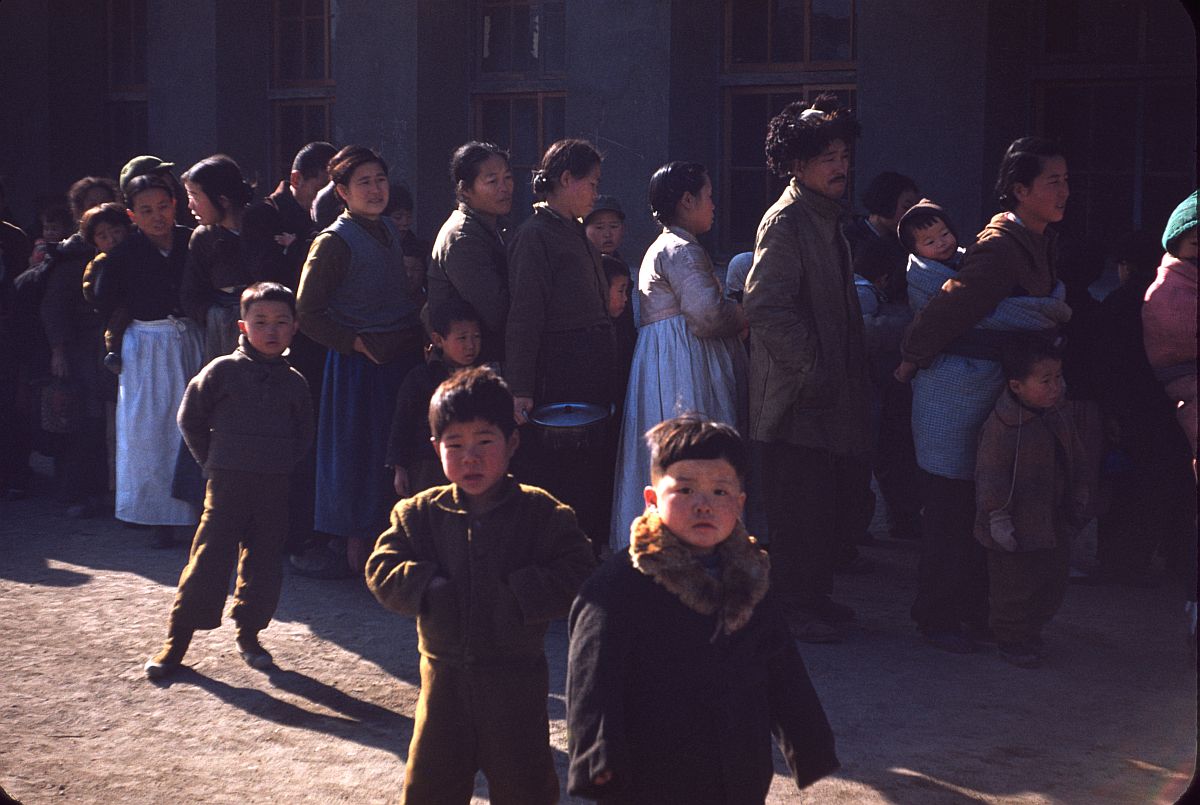 seoul-during-the-winter-korean-war-1952-01