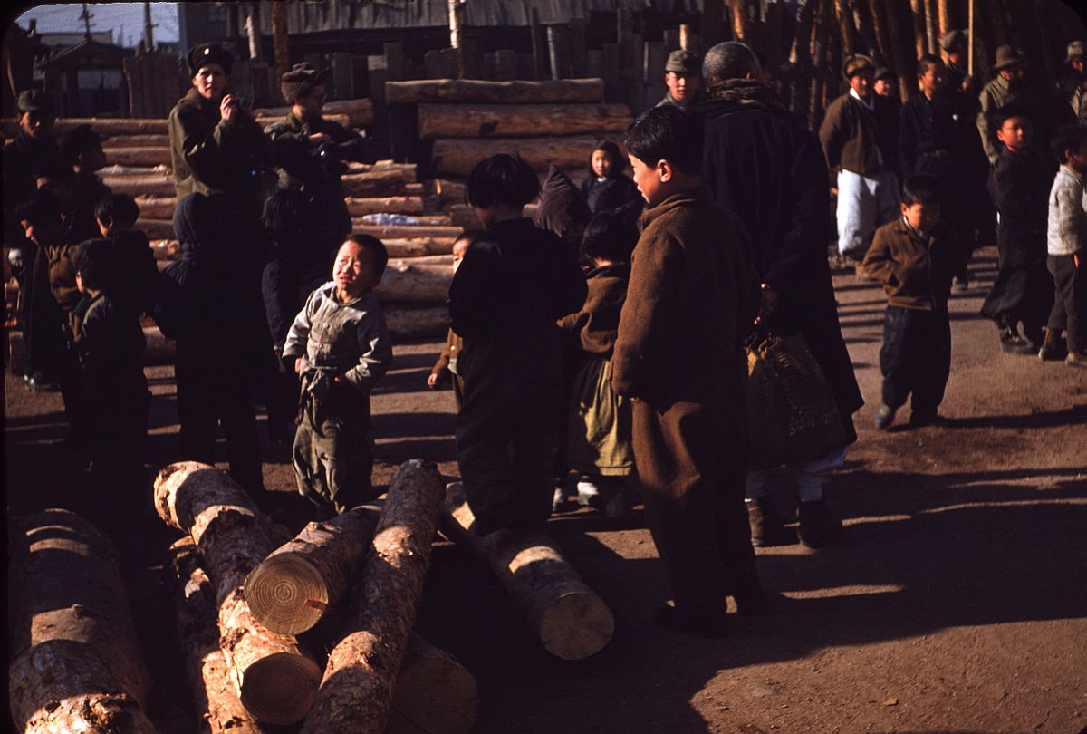 seoul-during-the-winter-korean-war-1952-22