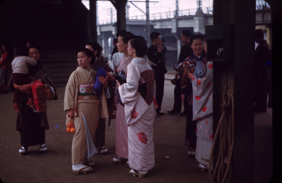 vintage-color-everyday-life-in-japan-from-1949-1951-13
